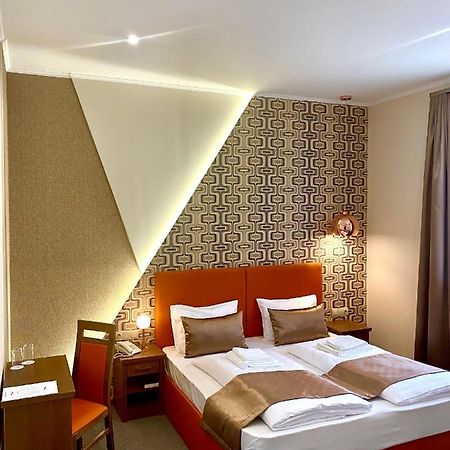 Hotel Borostyán Panzió Kaposvár Esterno foto