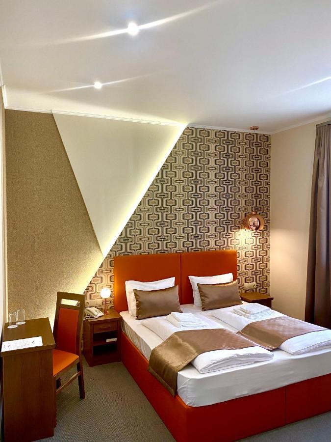 Hotel Borostyán Panzió Kaposvár Esterno foto