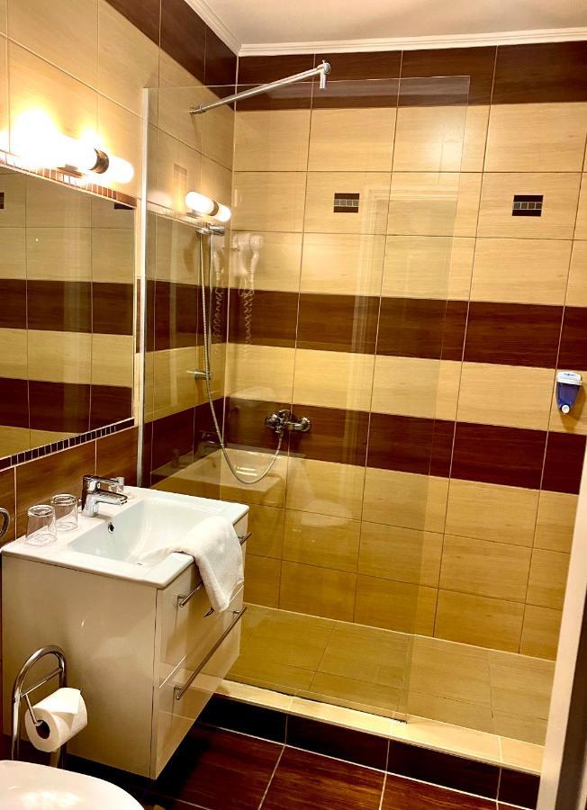 Hotel Borostyán Panzió Kaposvár Esterno foto