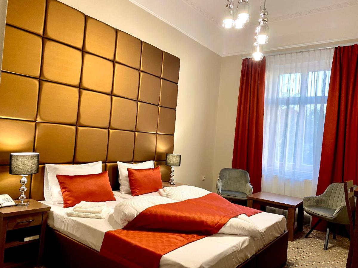 Hotel Borostyán Panzió Kaposvár Esterno foto