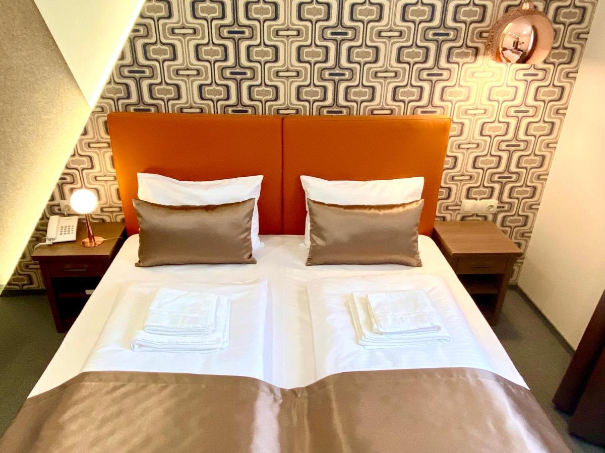 Hotel Borostyán Panzió Kaposvár Esterno foto