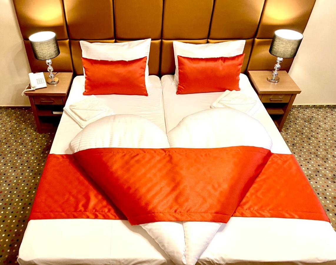 Hotel Borostyán Panzió Kaposvár Esterno foto