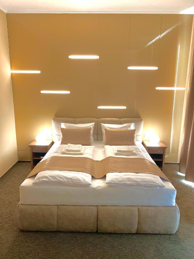 Hotel Borostyán Panzió Kaposvár Esterno foto