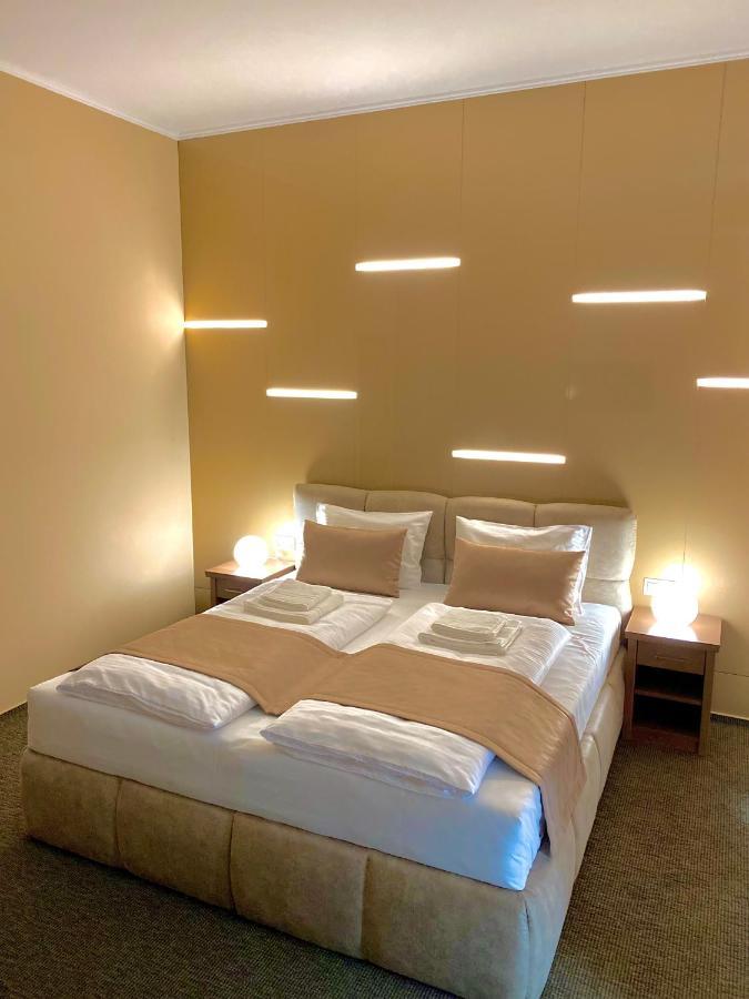 Hotel Borostyán Panzió Kaposvár Esterno foto