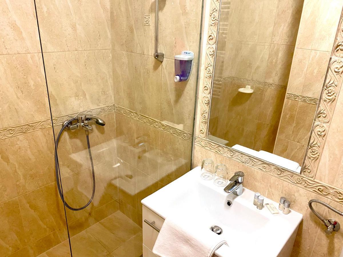 Hotel Borostyán Panzió Kaposvár Esterno foto