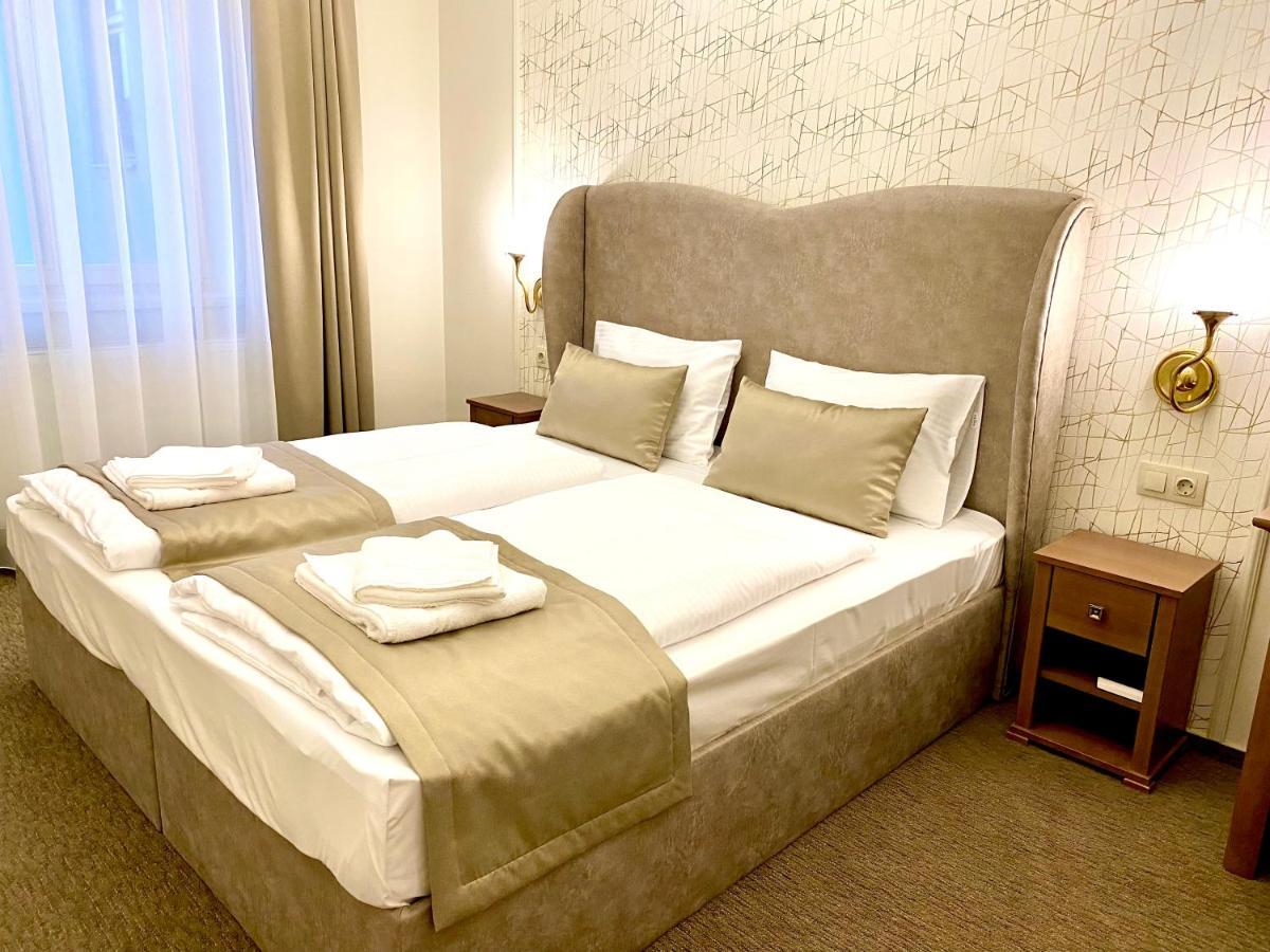 Hotel Borostyán Panzió Kaposvár Esterno foto