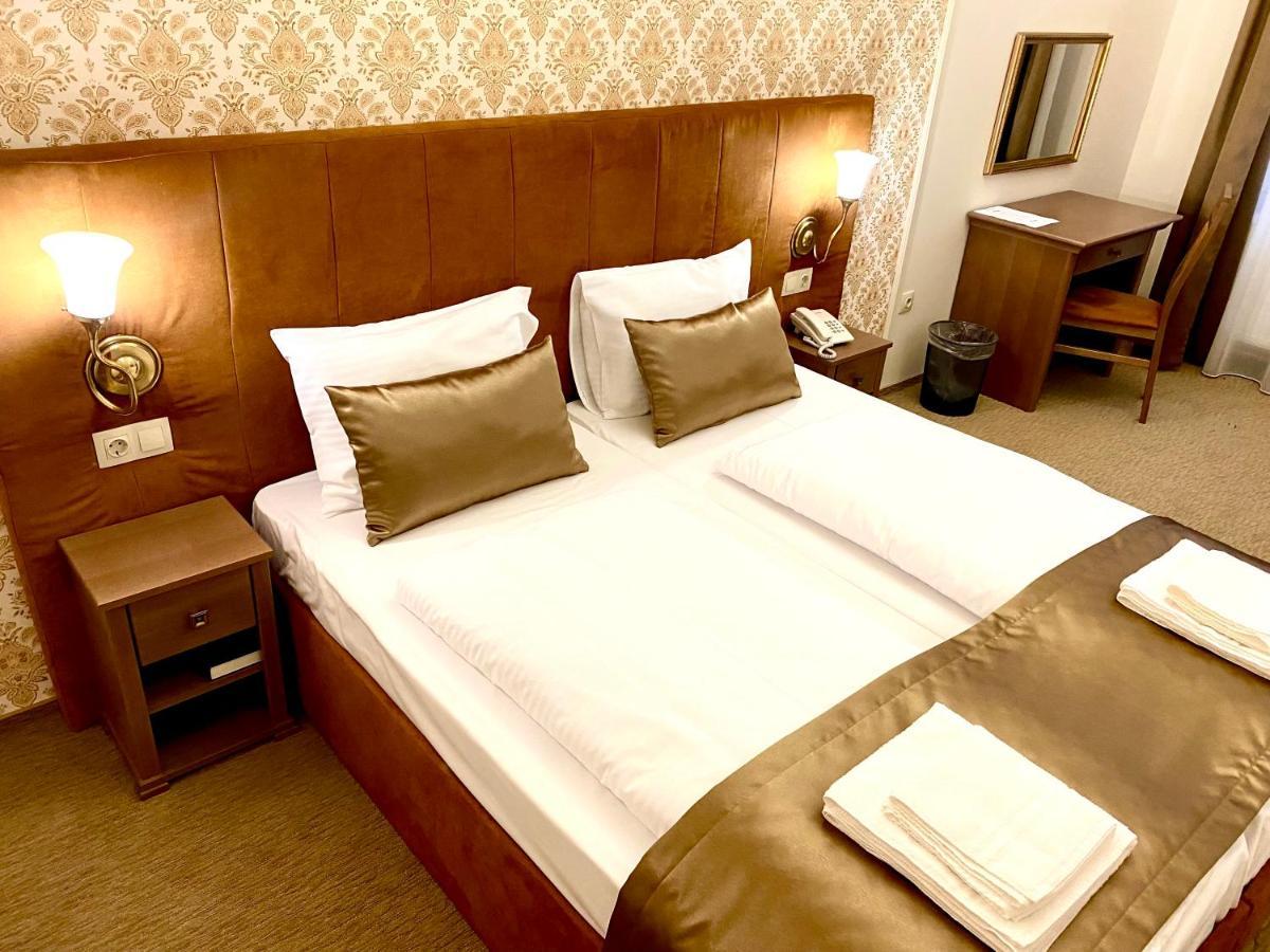 Hotel Borostyán Panzió Kaposvár Esterno foto