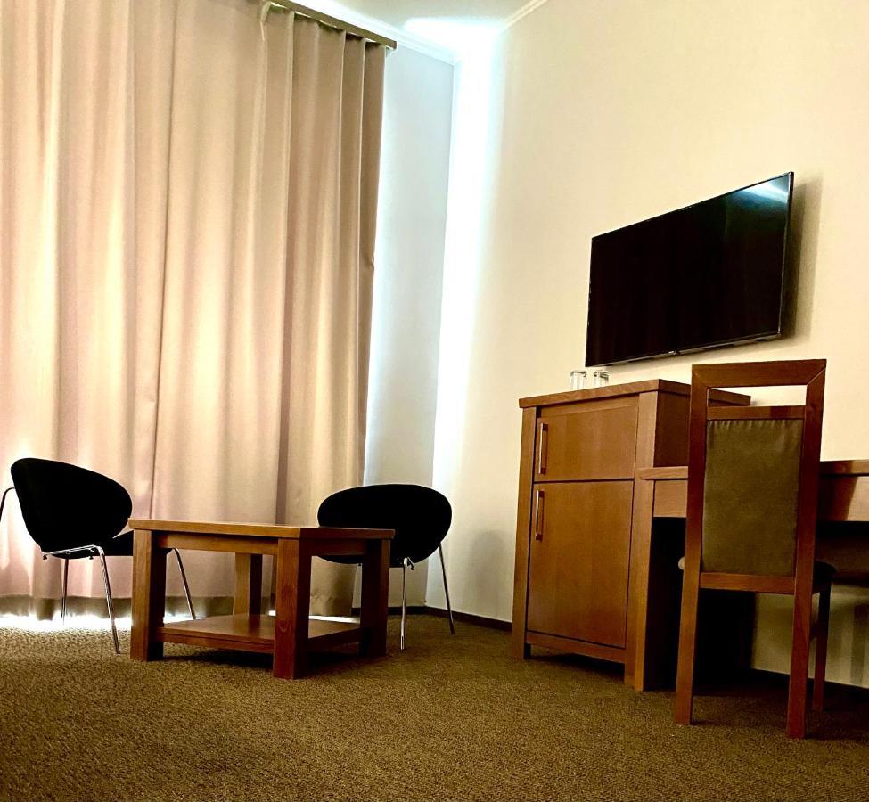 Hotel Borostyán Panzió Kaposvár Esterno foto