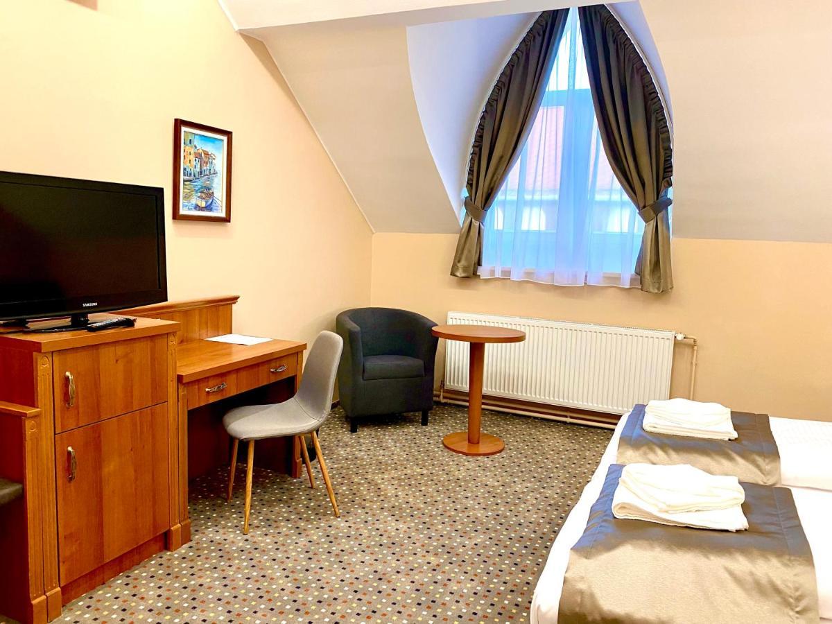 Hotel Borostyán Panzió Kaposvár Esterno foto